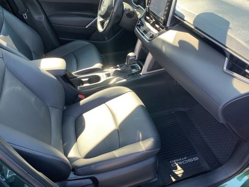 Used 2022 Toyota Corolla Cross XLE image 19