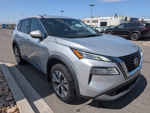 Used 2021 Nissan Rogue SV image 3