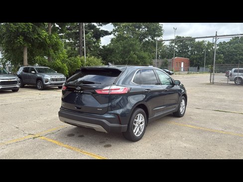 Used 2023 Ford Edge SEL image 5