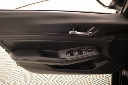 Used 2024 Nissan Altima 2.5 SV image 14