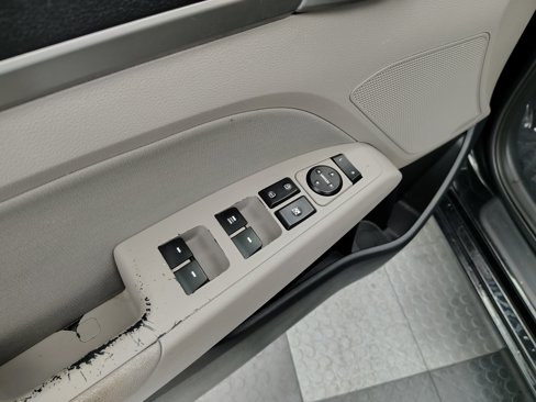 Used 2017 Hyundai Elantra SE image 18