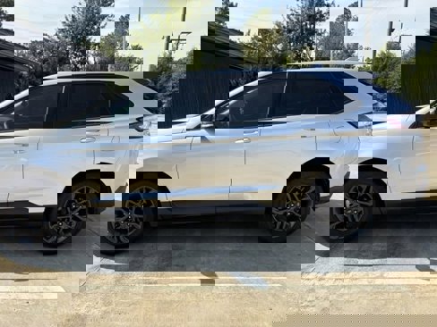 Used 2018 Ford Edge SEL w/ Equipment Group 201A image 3
