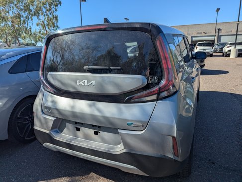 Used 2023 Kia Soul EX image 3