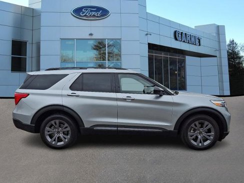 Certified 2022 Ford Explorer XLT w/ Equipment Group 202A image 7