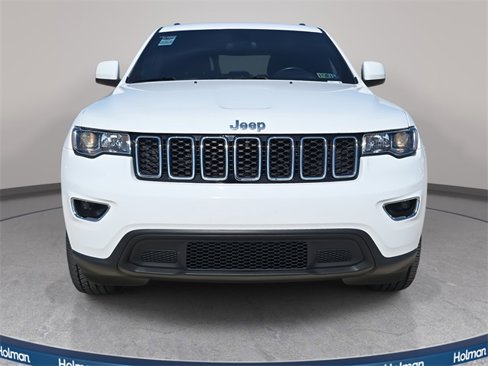 Used 2021 Jeep Grand Cherokee Laredo image 3
