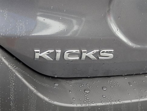 Used 2020 Nissan Kicks SR w/ SR Premium Package image 10