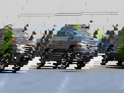 Used 2017 Subaru Crosstrek 2.0i Limited image 2