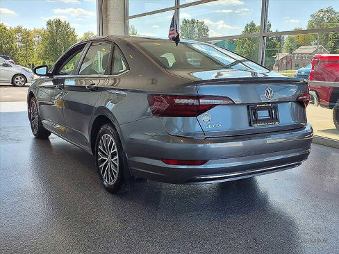 Used 2021 Volkswagen Jetta SE image 3
