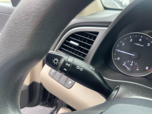 Used 2018 Hyundai Elantra SE image 21