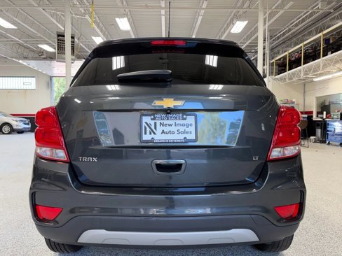 Used 2019 Chevrolet Trax LT w/ LT Convenience Package image 12