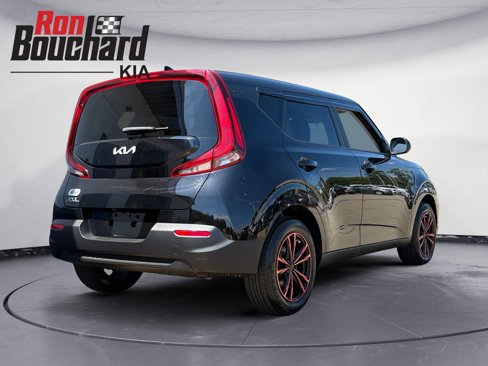 Certified 2022 Kia Soul LX image 2