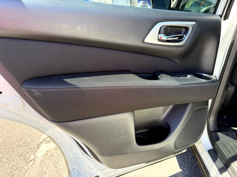 Used 2017 Nissan Pathfinder SV image 8
