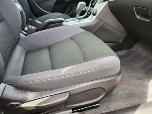 Used 2015 Chevrolet Cruze LT image 20