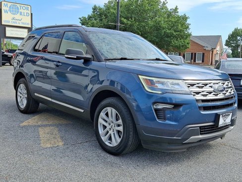 Used 2019 Ford Explorer XLT w/ Equipment Group 202A image 3