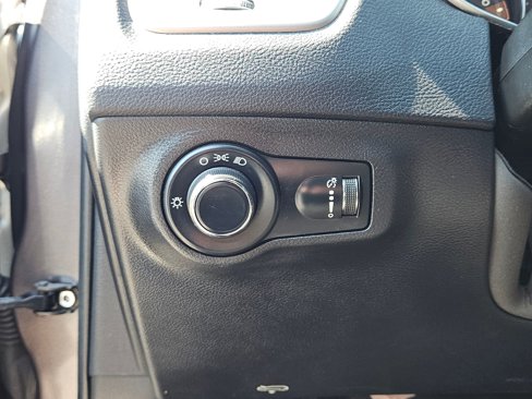 Used 2020 Jeep Compass Sport image 17