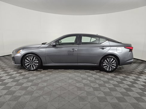Used 2023 Nissan Altima 2.5 SV image 9