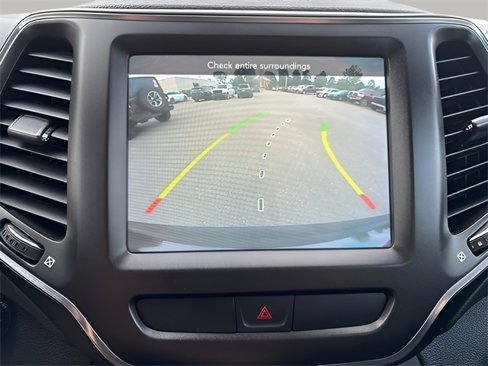 Used 2019 Jeep Cherokee Trailhawk w/ Cold Weather Group image 13