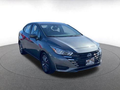 Used 2023 Nissan Versa SV image 3