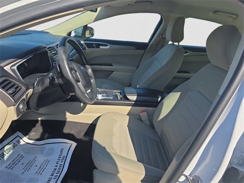 Used 2020 Ford Fusion SE image 9