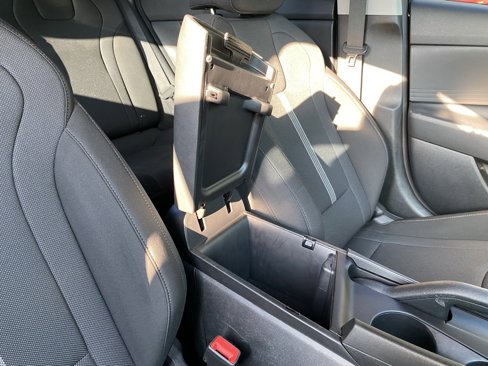 Used 2023 Hyundai Elantra SE image 32