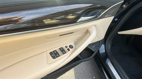 Used 2020 BMW 530i w/ Premium Package image 12