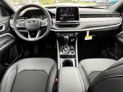 New 2025 Jeep Compass Latitude image 14