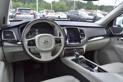 Used 2018 Volvo XC90 T6 Momentum w/ Convenience Package image 7