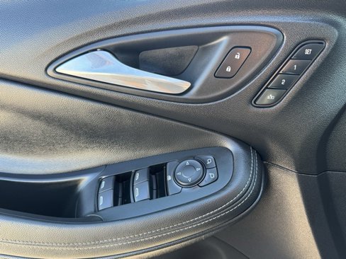Used 2022 Buick Encore GX Essence image 9