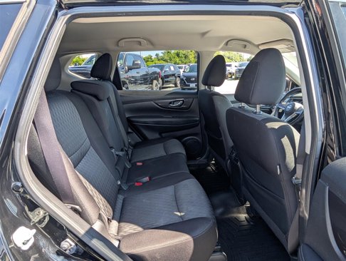 Used 2018 Nissan Rogue SV image 11