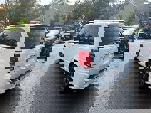 Used 2018 Dodge Grand Caravan SE image 6