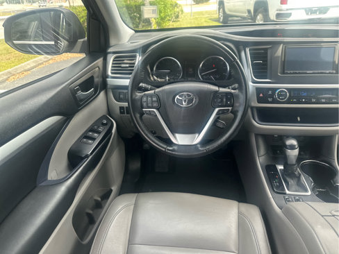 Used 2018 Toyota Highlander XLE image 13