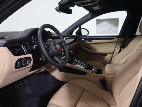 New 2025 Porsche Macan image 4