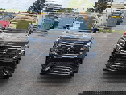 New 2024 Volkswagen Taos SE image 8