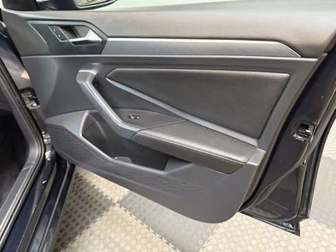 Used 2022 Volkswagen Jetta SE image 35
