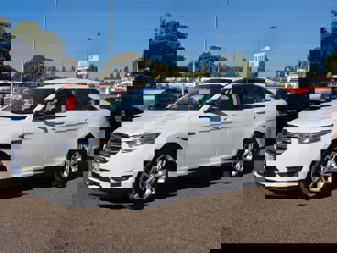 Used 2016 Ford Taurus SE image 1