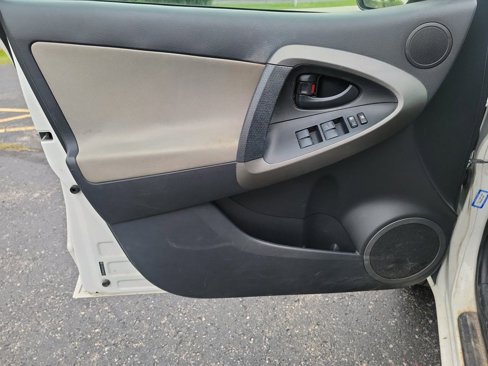 Used 2011 Toyota RAV4 4WD image 10