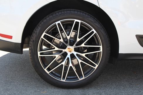 Used 2024 Porsche Macan image 14