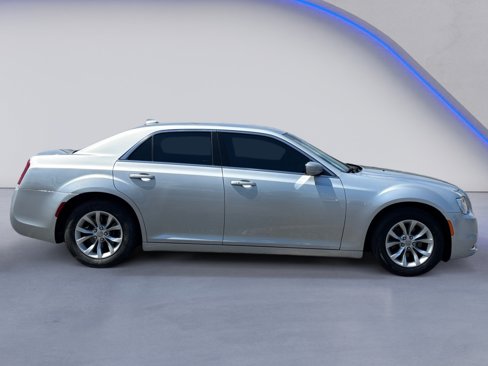 Used 2020 Chrysler 300 Touring image 12