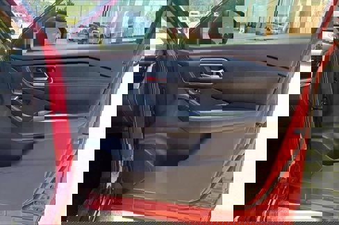 Used 2021 Nissan Rogue SL w/ Premium Package image 24