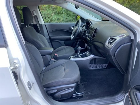 Used 2018 Jeep Compass Sport image 27