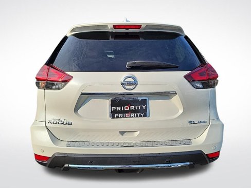 Used 2019 Nissan Rogue SL w/ Premium Package image 4