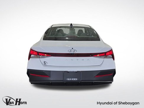 New 2025 Hyundai Elantra SE image 11