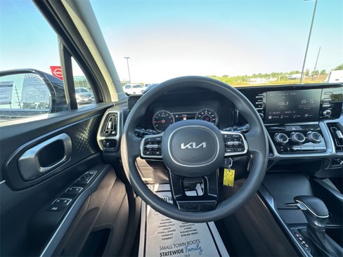 Used 2023 Kia Sorento LX image 14