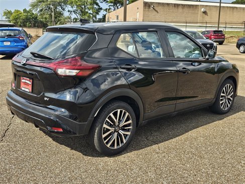 Used 2021 Nissan Kicks SV image 4