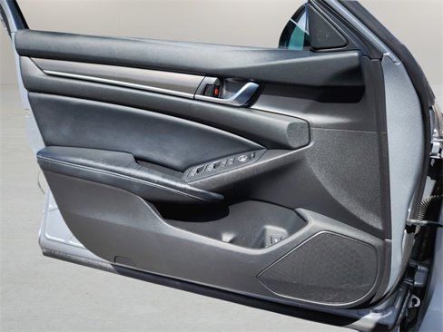 Used 2018 Honda Accord Sport image 19
