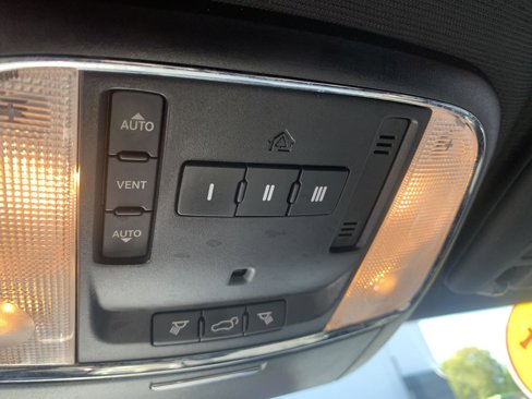 Used 2014 Jeep Grand Cherokee Laredo w/ Security & Convenience Group image 19