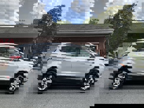 Used 2015 Ford Escape SE image 4