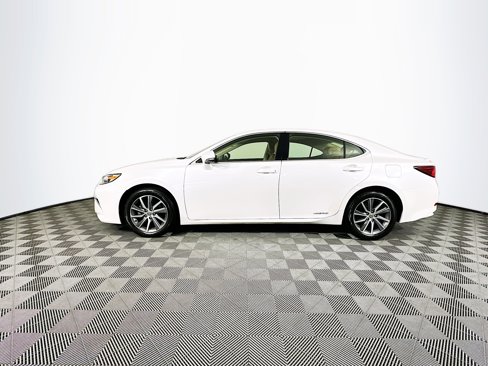 Used 2017 Lexus ES 300h image 4