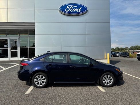 Used 2025 Toyota Corolla LE image 1