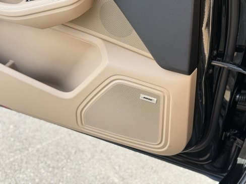 Certified 2025 Porsche Macan image 14